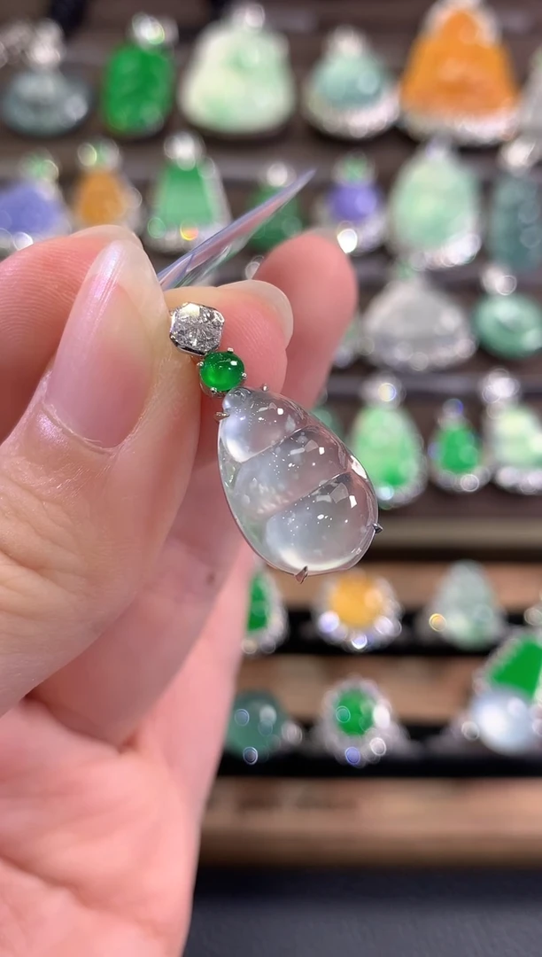 吊坠(不含链)18K金镶嵌翡翠春日珠宝 C57