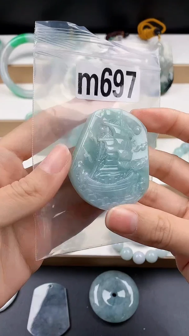 颈饰未镶嵌翡翠天然翡翠吊坠挂件