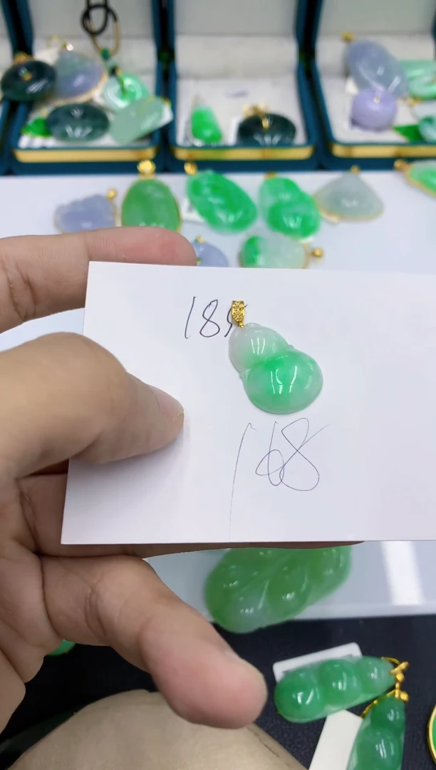 颈饰18K金镶嵌翡翠翡翠