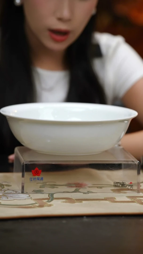 1个微瑕白胎9英寸无盖品呙（无底款）