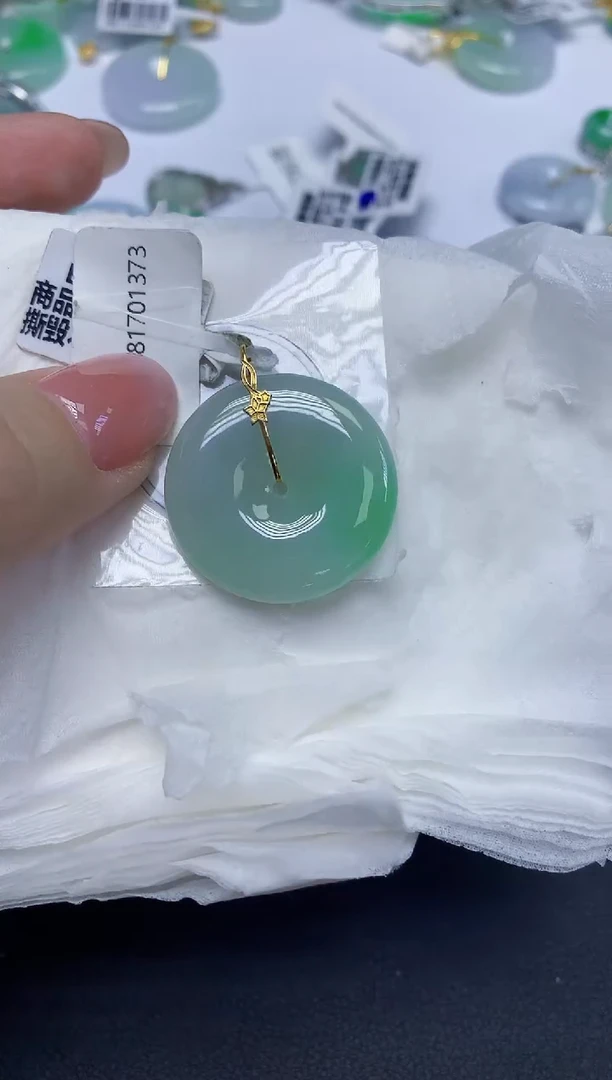 颈饰18K金镶嵌翡翠天然缅甸翡翠A货多样性发一件