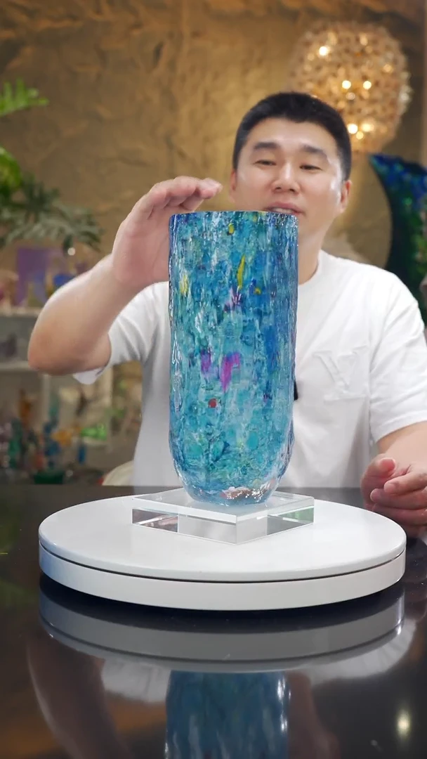 设计款蓝彩树纹花瓶