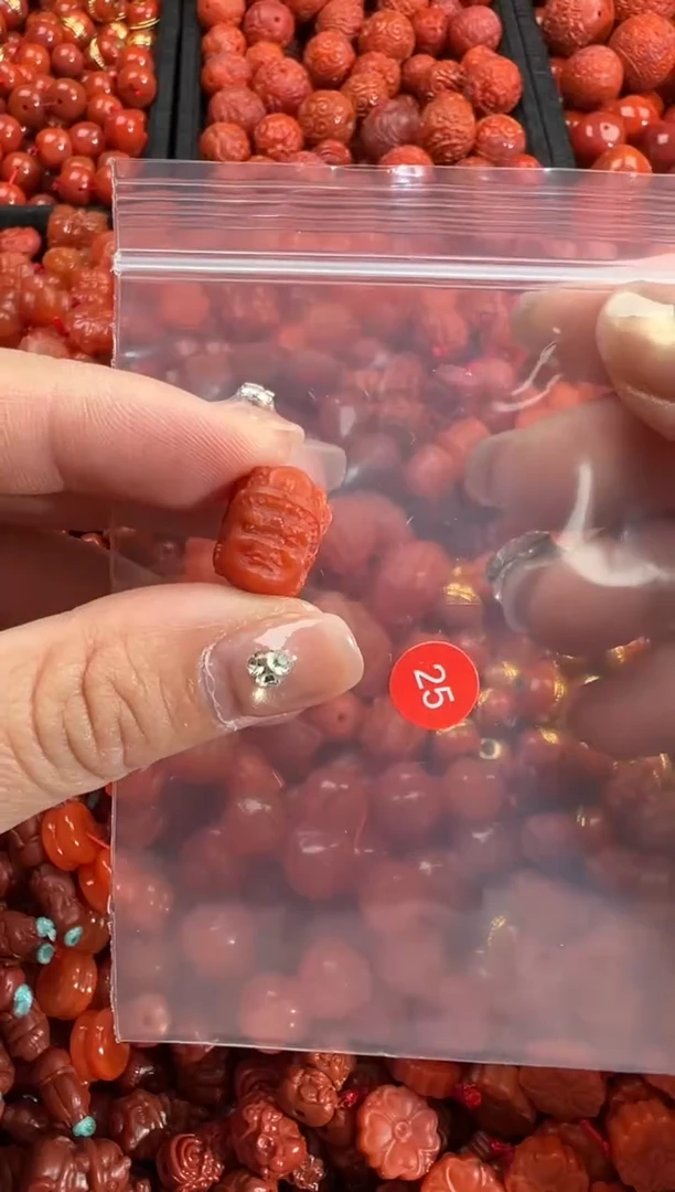 南红玛瑙未镶嵌颈饰1