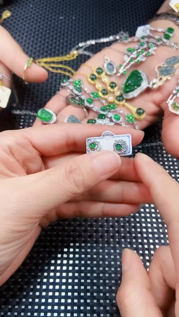 【闪购商品】翡翠耳饰未镶嵌111111111