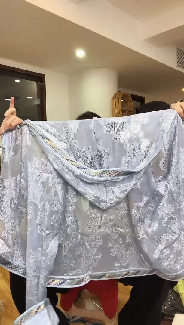 爱*谁L码        135斤   防晒