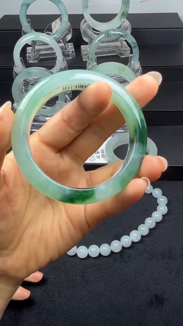 未镶嵌手镯翡翠菠菜绿，53正圈