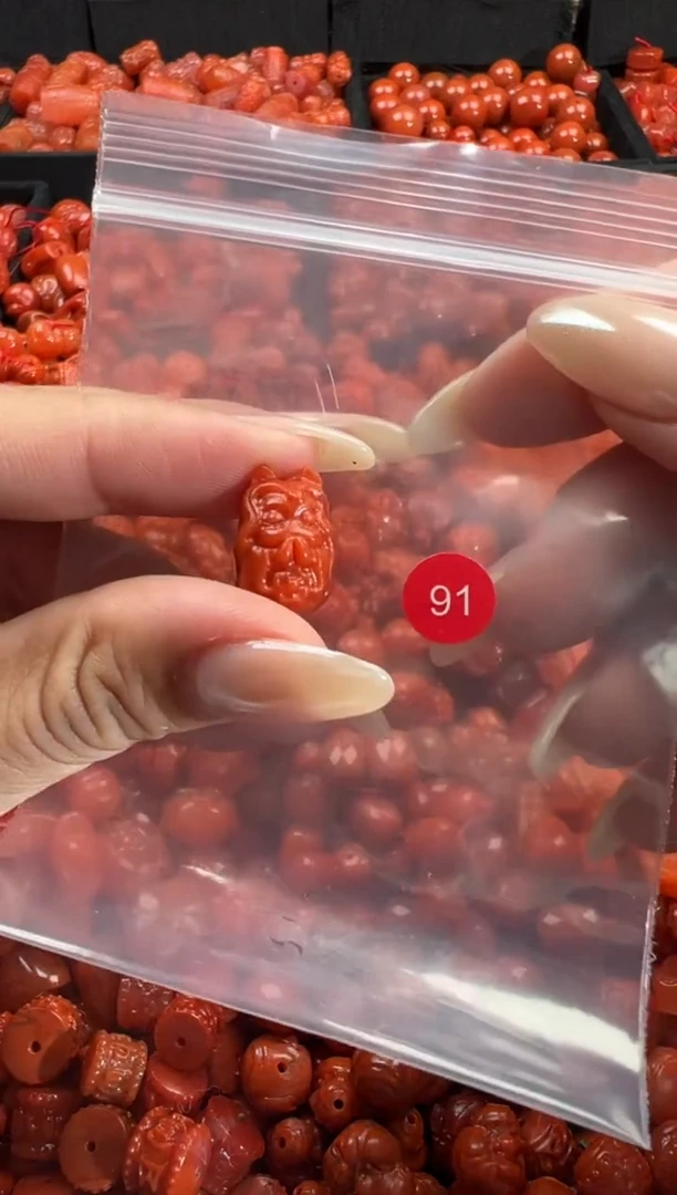 颈饰未镶嵌南红玛瑙1