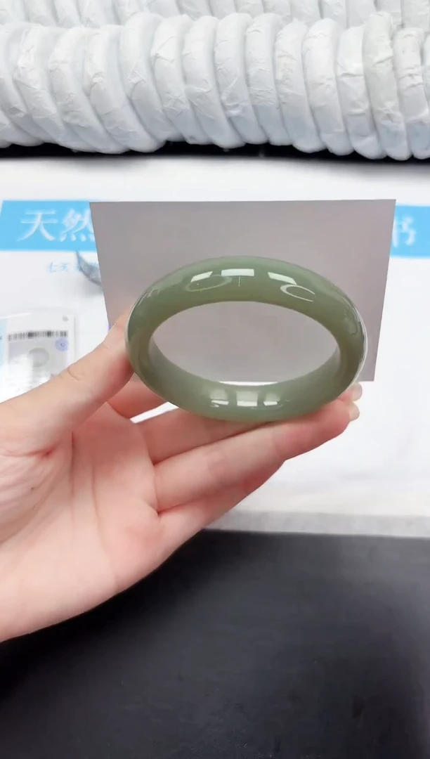 未镶嵌手镯石英质玉254-60.2QHS
