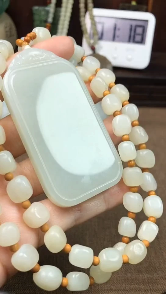 颈饰未镶嵌和田玉领领