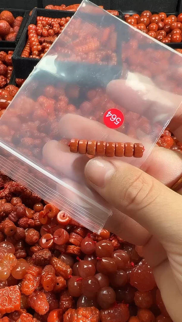 颈饰未镶嵌南红玛瑙1