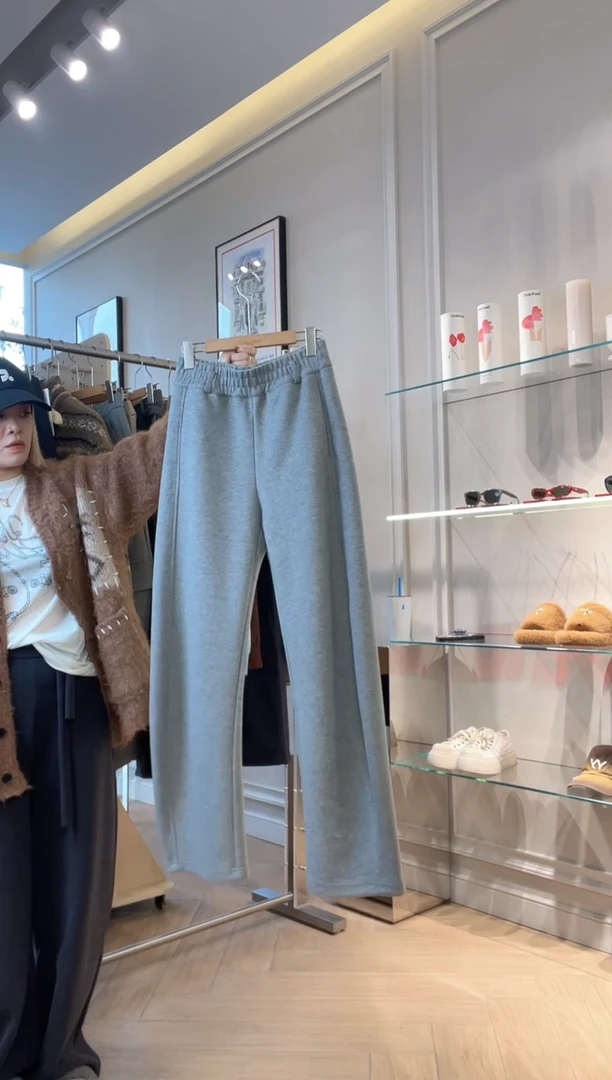 25秋冬新款弯刀裤 原价950  S码M码拍下备注