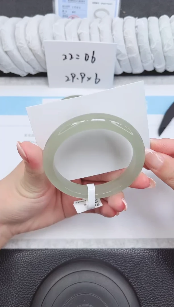 未镶嵌手镯石英质玉35-61.7