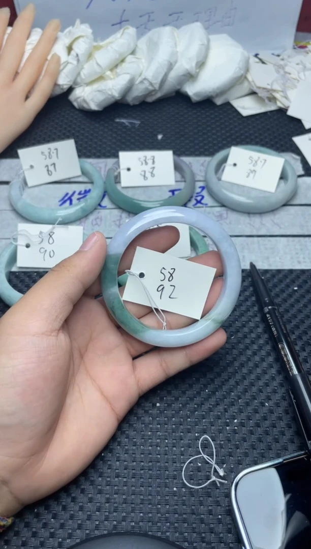未镶嵌手镯翡翠92