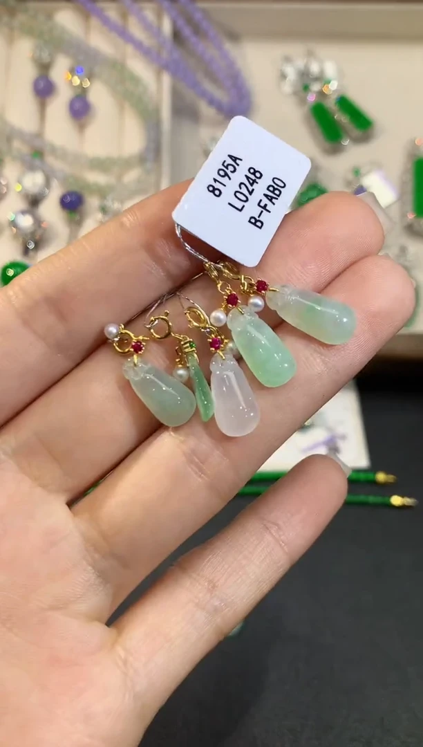 【闪购商品】翡翠吊坠(不含链)18K金镶嵌L0248多样性发其一