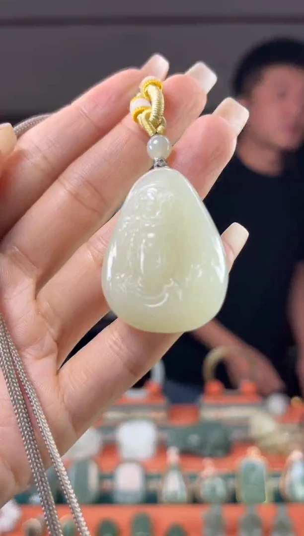 颈饰未镶嵌和田玉佩佩