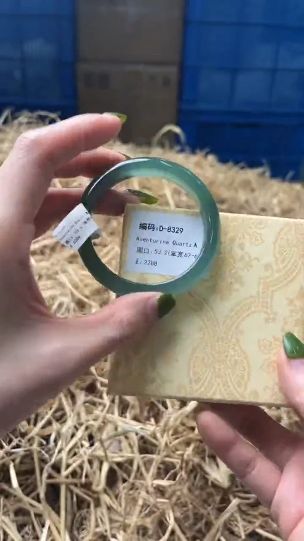 未镶嵌手镯石英质玉D8329