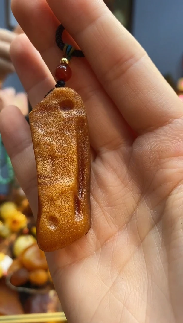 未镶嵌颈饰琥珀吊坠