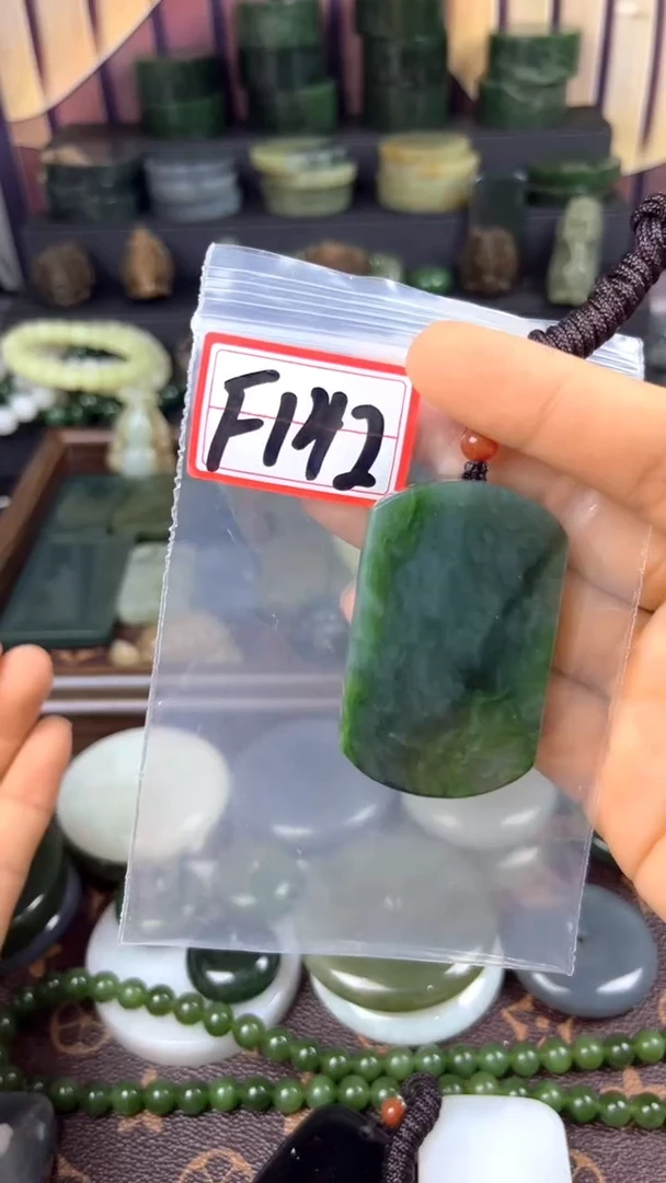 和田玉未镶嵌珠宝半成品无事牌