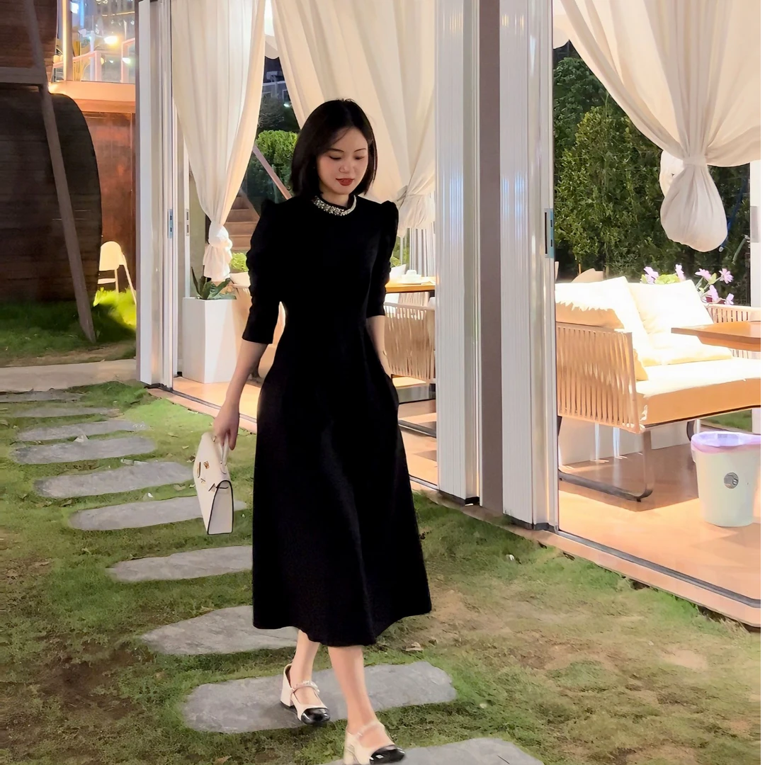 【现货发】2025黑色长袖秋冬连衣裙女新款法式气质修身显瘦赫本风