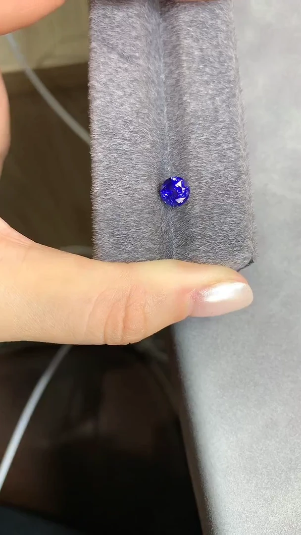 裸石蓝宝石皇家蓝蓝宝石裸石1.55ct VB