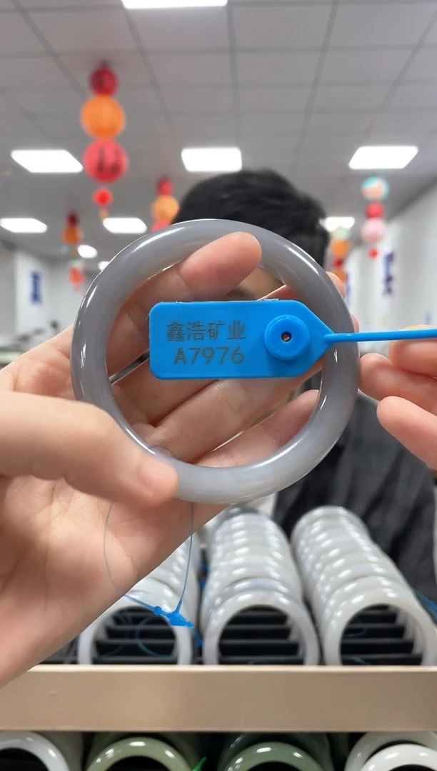 和田玉手镯未镶嵌圈62 A7976  烟紫手镯一条