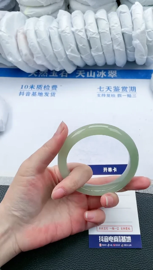 【闪购商品】石英质玉手镯未镶嵌K636