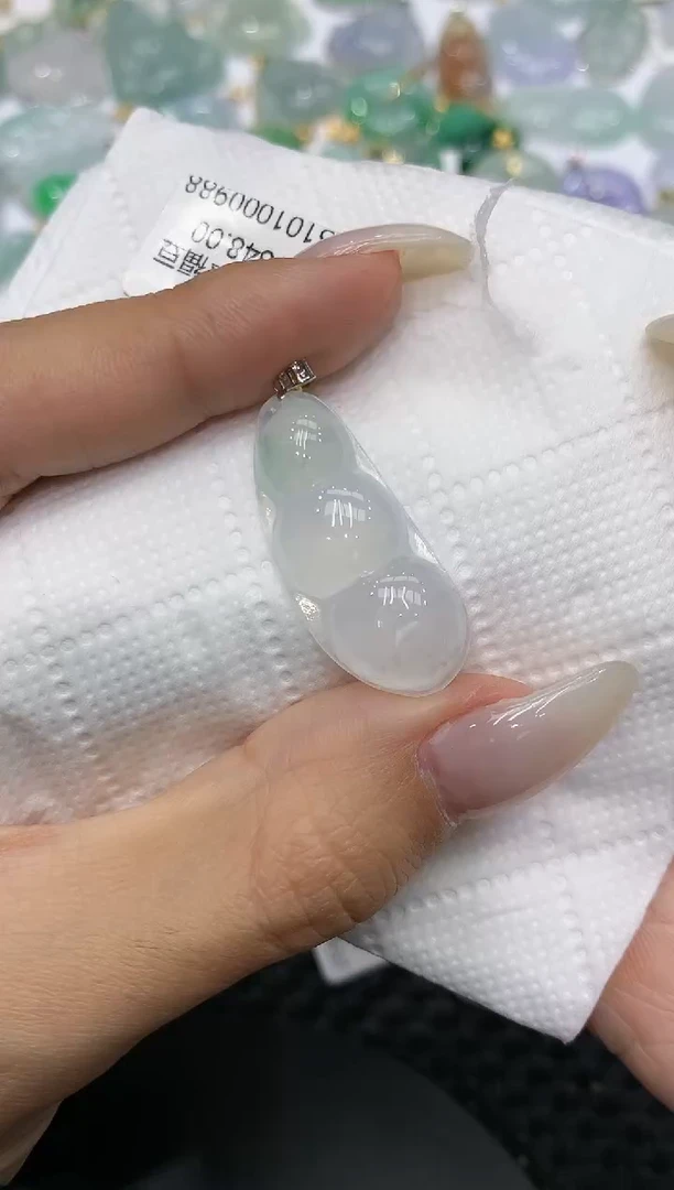 颈饰18K金镶嵌翡翠111111111111