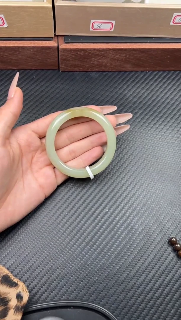 未镶嵌手镯和田玉若羌微色差50+Jm