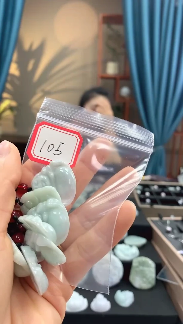 翡翠未镶嵌颈饰佛公105 多样性发一件