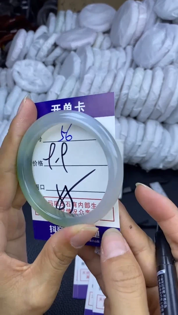 玛瑙/玉髓手镯未镶嵌56