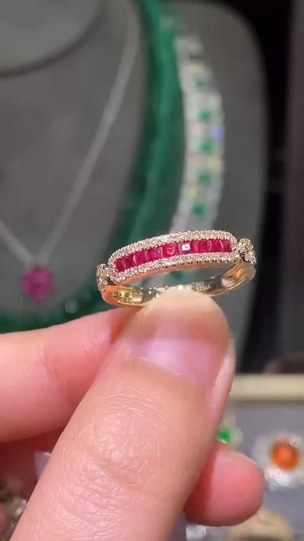 红宝石戒指18K金镶嵌鸽血红0.5ct