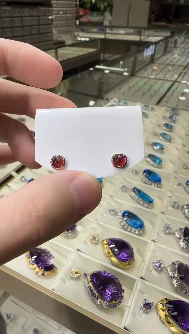 银S925镶嵌耳饰石榴石耳钉