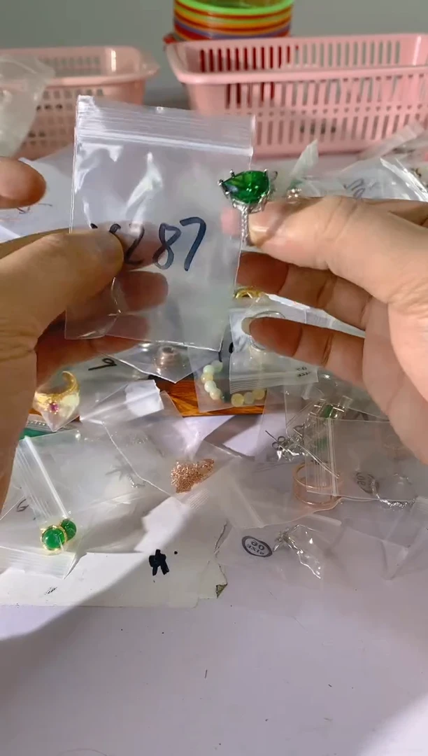 【闪购商品】水晶颈饰银S925镶嵌X287红宝，蓝宝，多样性发一件赠链