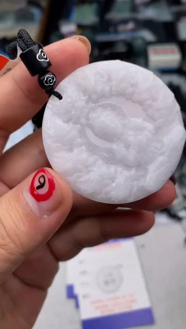 翡翠未镶嵌颈饰多样性发其一