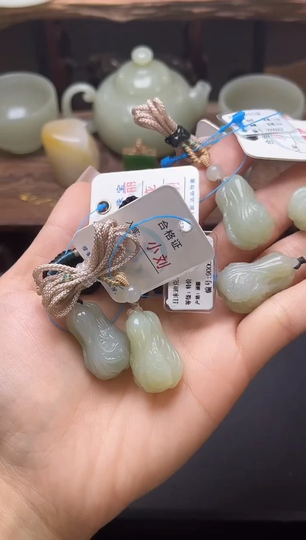 【闪购商品】和田玉吊坠未镶嵌且末青白 白菜 多样性发一