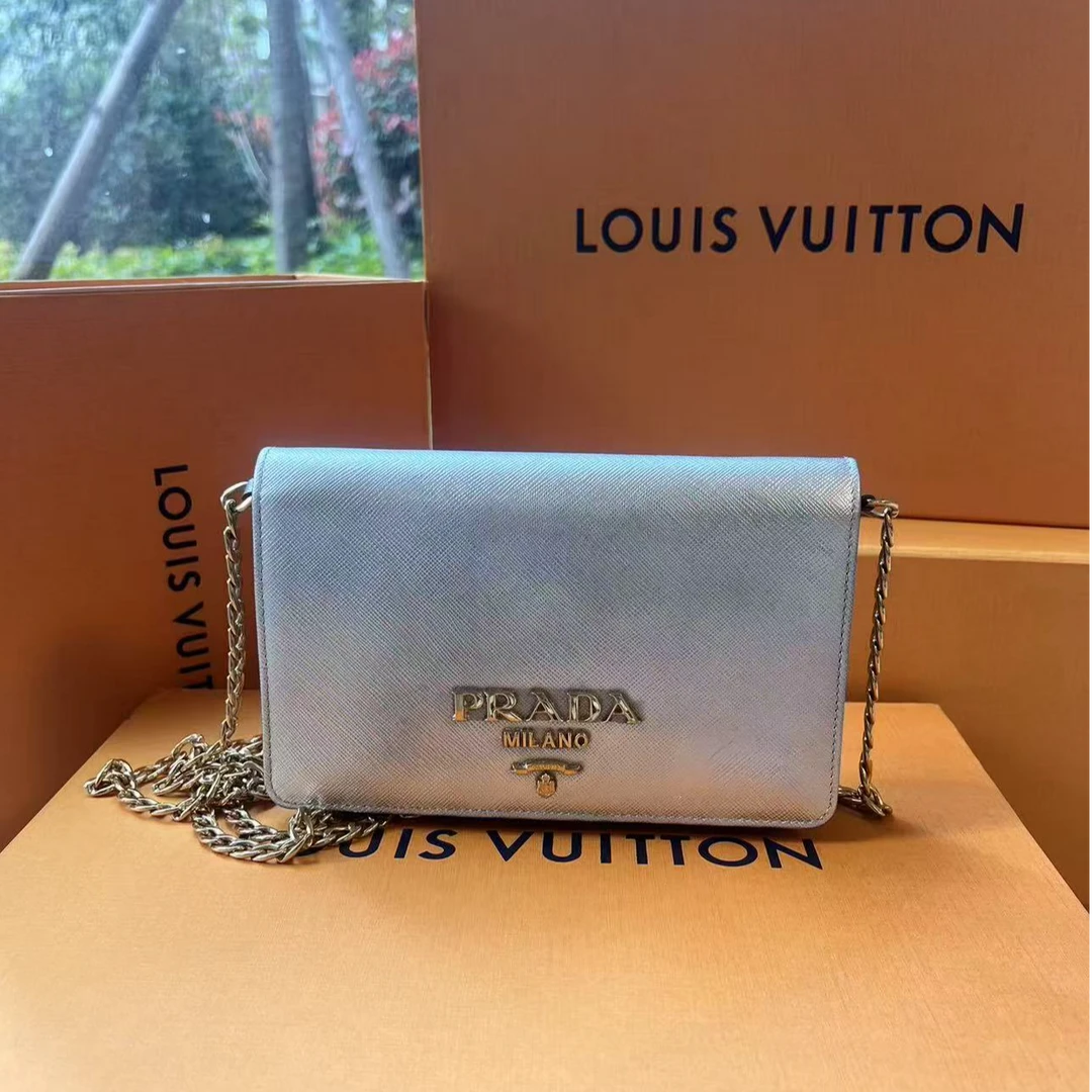 95新 Prada/普拉达 普拉达斜挎包皮革材质时尚百搭95新