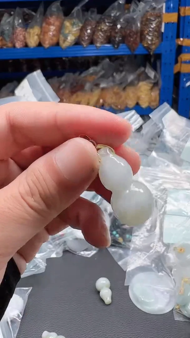 翡翠未镶嵌颈饰040