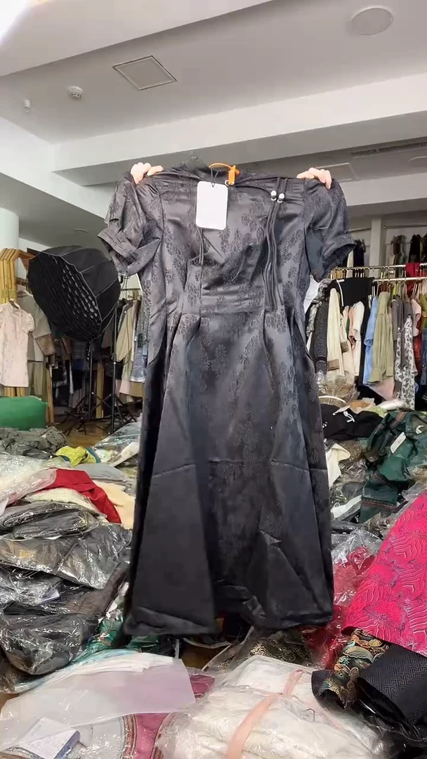 连衣裙       XL码      115-125斤