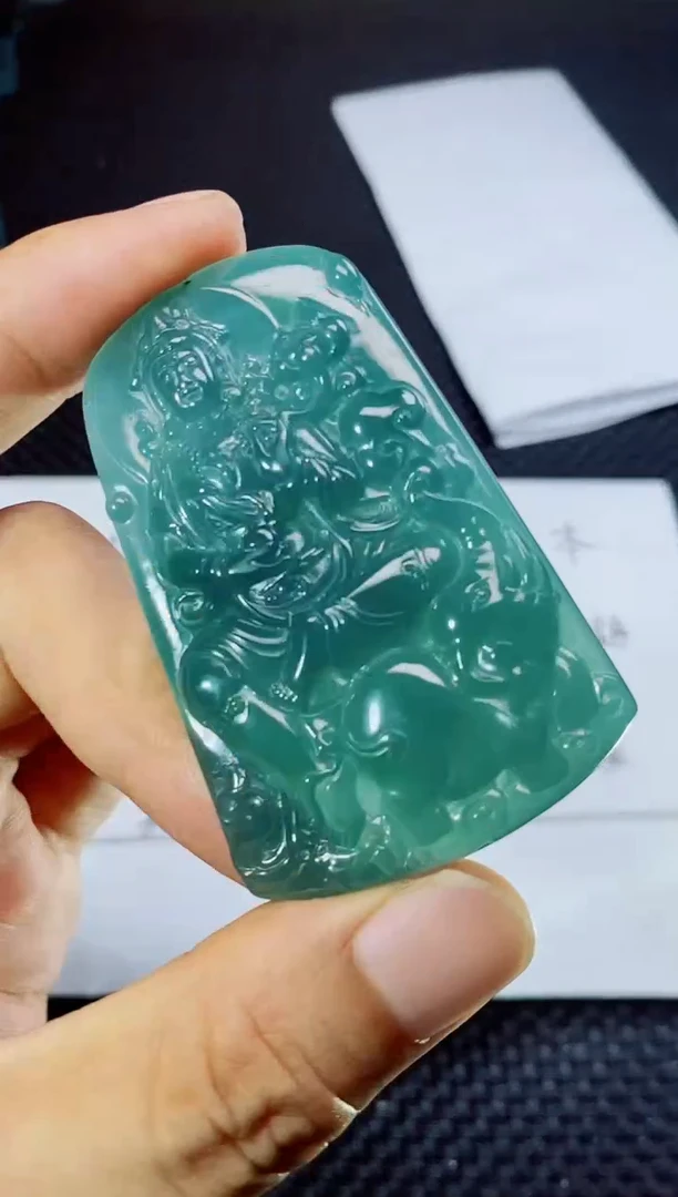 翡翠未镶嵌颈饰