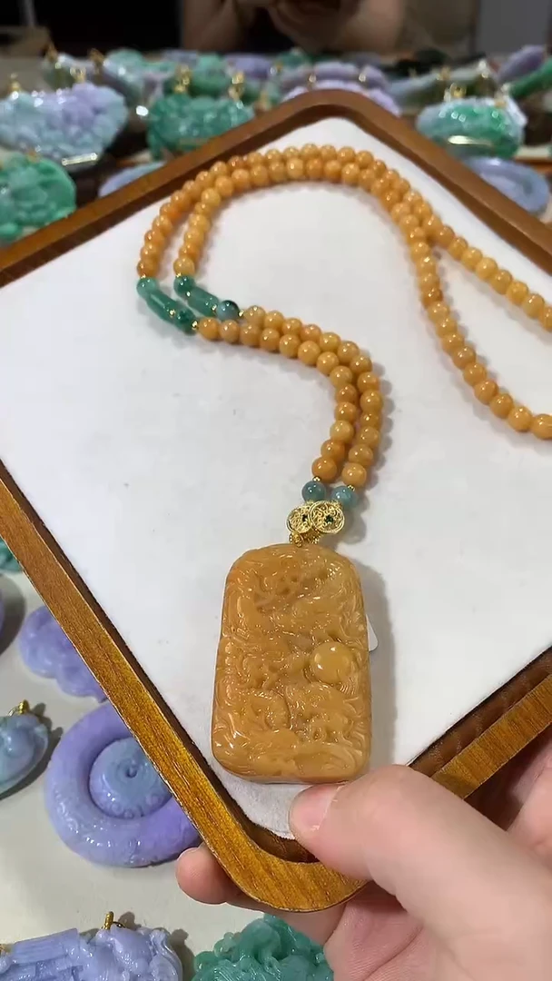 颈饰未镶嵌翡翠吊坠