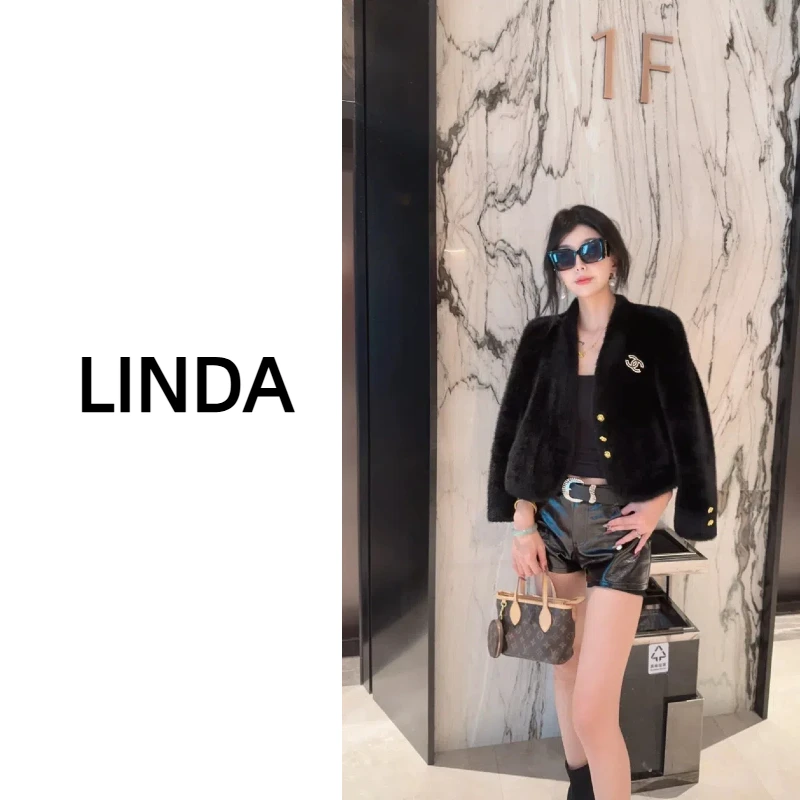 2025秋冬季新款爆款进口V领设计时尚百搭短款轻奢毛毛外套女