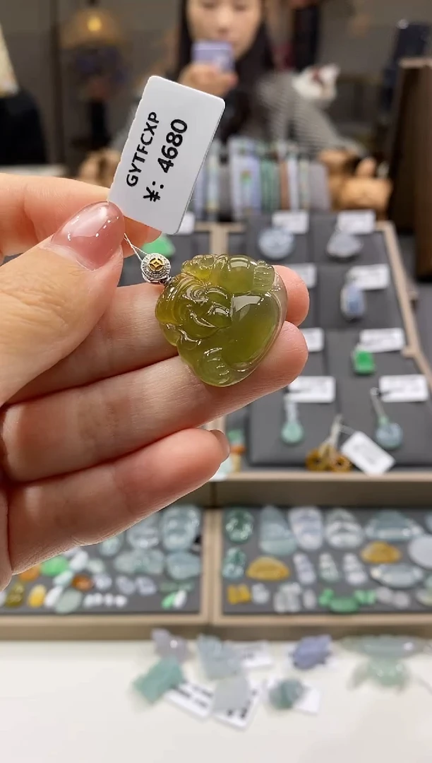 颈饰18K金镶嵌翡翠财财