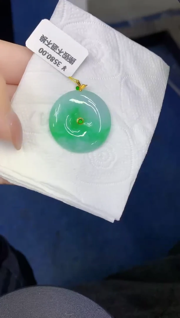 颈饰18K金镶嵌翡翠缅甸天然翡翠A货