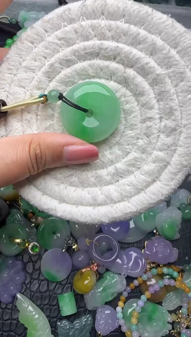 颈饰未镶嵌翡翠缅甸翡翠吊坠