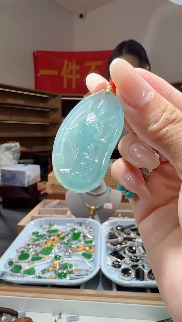 吊坠(不含链)未镶嵌翡翠观音（多样性发其一）