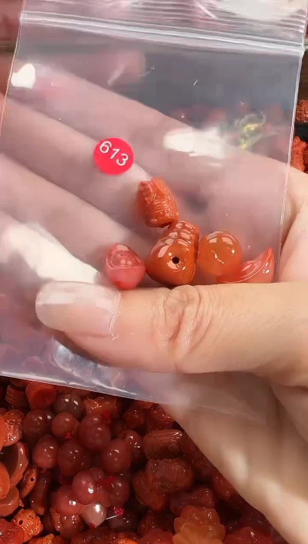 颈饰未镶嵌南红玛瑙1