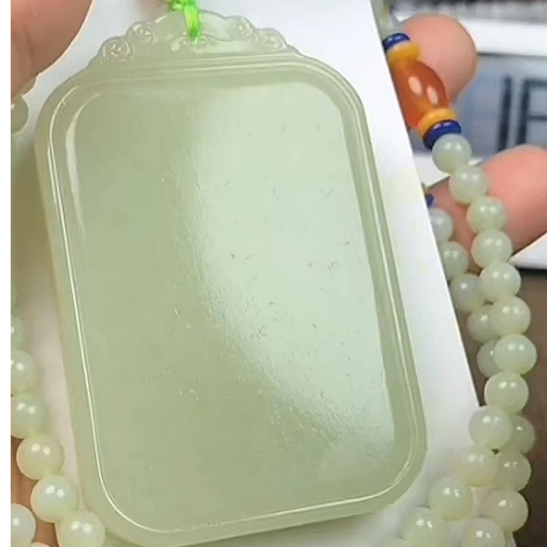 和田玉挂件一个带链子王