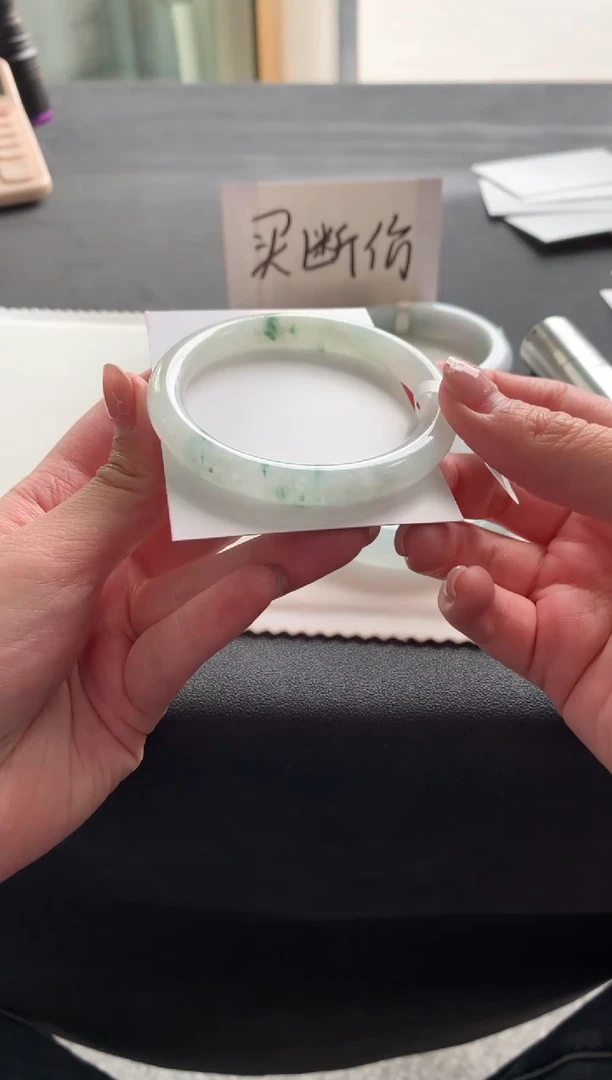 【闪购商品】翡翠手镯未镶嵌53.7圆条Y1371买断