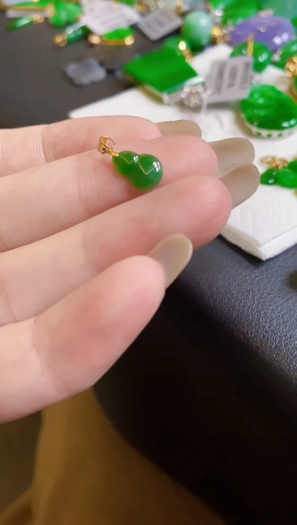 【闪购商品】翡翠颈饰18K金镶嵌吊坠