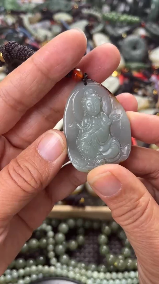 【闪购商品】和田玉颈饰未镶嵌多样性发货没有证书，拍一发一.有瑕